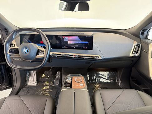 Used 2023 BMW iX xDrive50 w/ Premium Package AWD/4WD image 17
