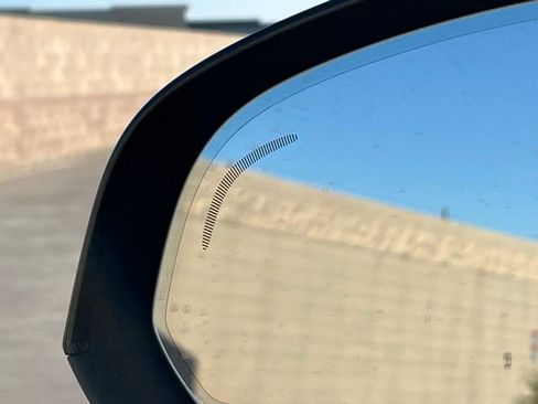 Used 2025 Volvo XC40 B5 Plus image 10