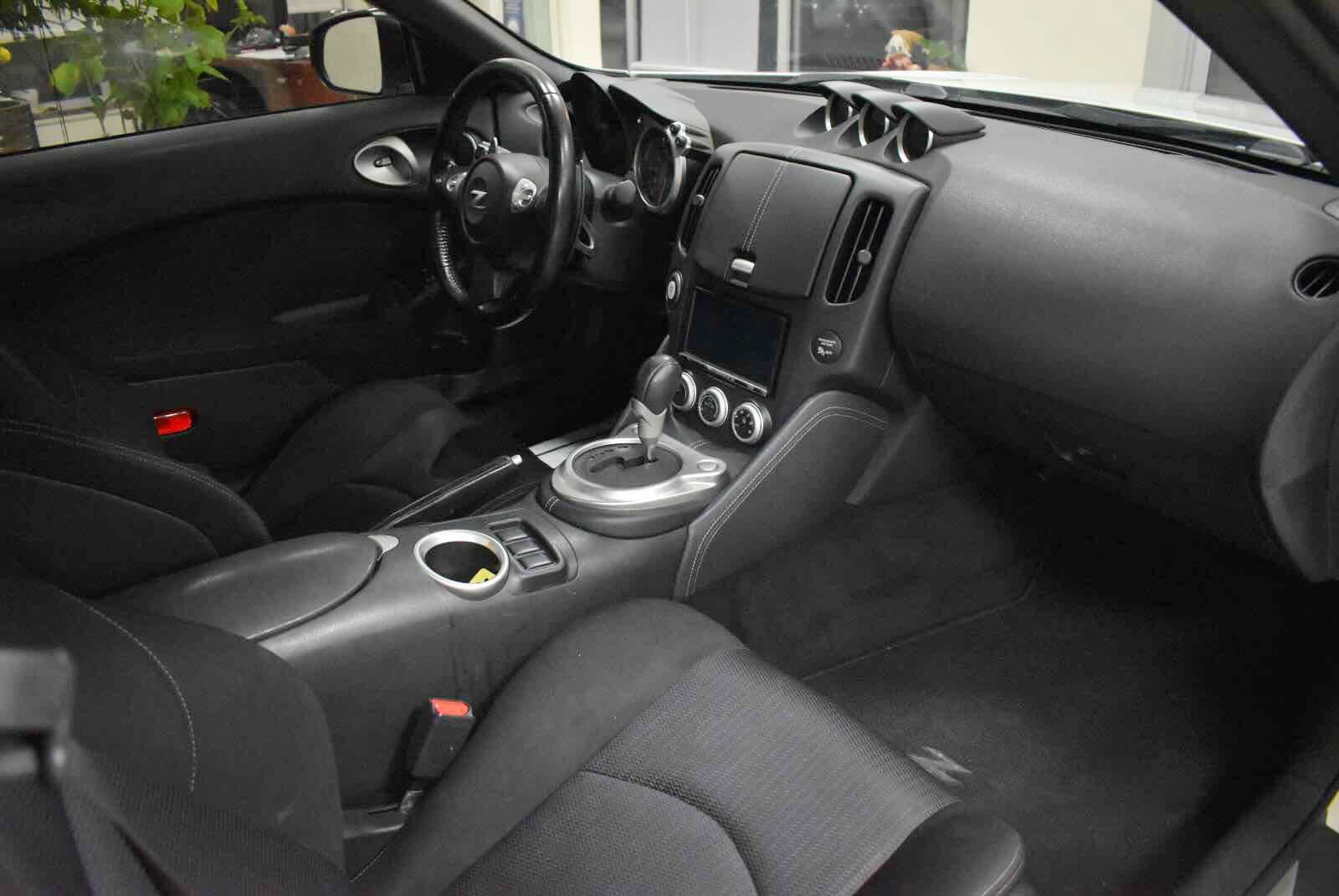 Used 2014 Nissan 370Z Coupe RWD image 28