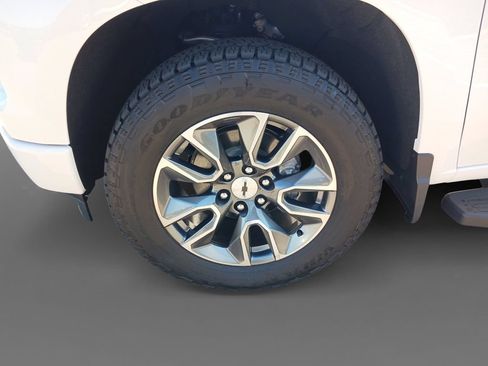Used 2025 Chevrolet Silverado 1500 RST w/ Convenience Package II AWD/4WD image 15