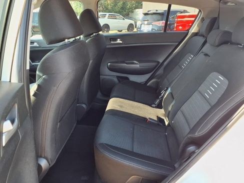 Used 2022 Kia Sportage LX w/ LX FWD Value Edition Package image 11