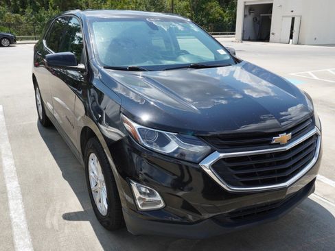 Used 2019 Chevrolet Equinox LT FWD image 2