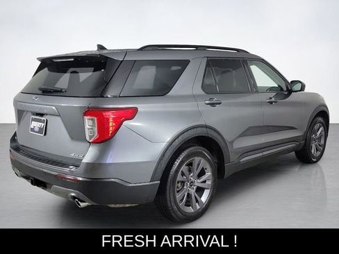 Certified 2023 Ford Explorer XLT w/ Equipment Group 202A AWD/4WD image 3