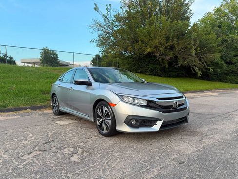 Used 2018 Honda Civic EX-T image 1