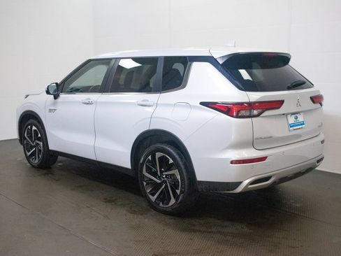 Used 2024 Mitsubishi Outlander 4WD Plug-In Hybrid image 6