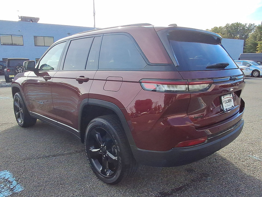 Used 2025 Jeep Grand Cherokee Altitude AWD/4WD image 28