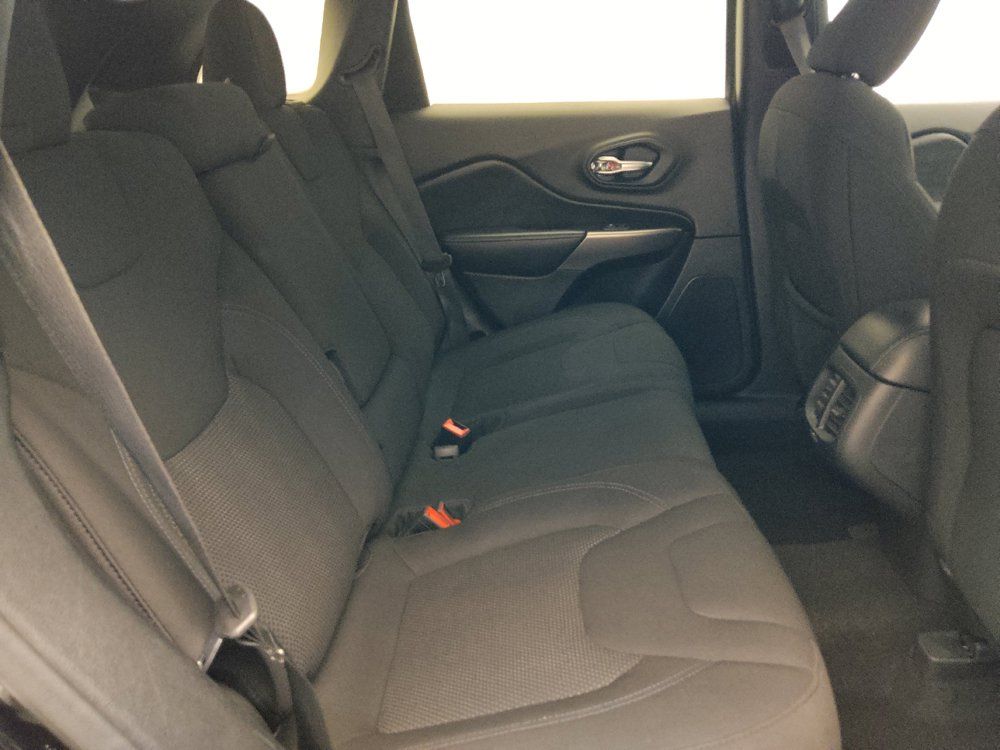 Used 2020 Jeep Cherokee Latitude AWD/4WD image 19