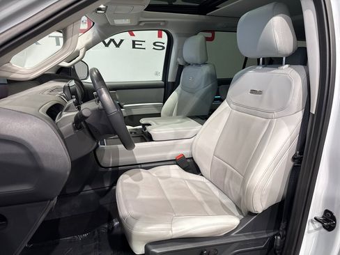 Used 2025 Ford Expedition Max Platinum image 11