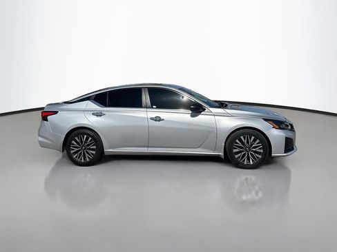 Used 2024 Nissan Altima 2.5 SV FWD image 8