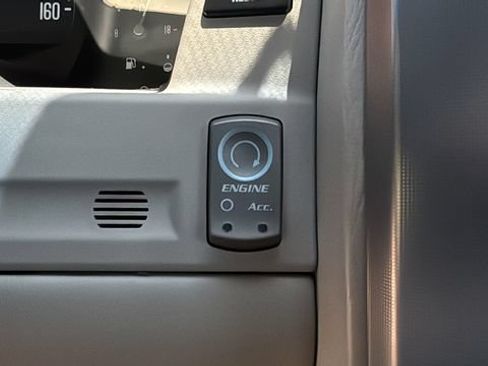 Used 2006 Cadillac XLR V RWD image 29