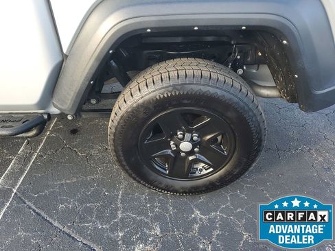 Used 2023 Jeep Gladiator Sport image 21