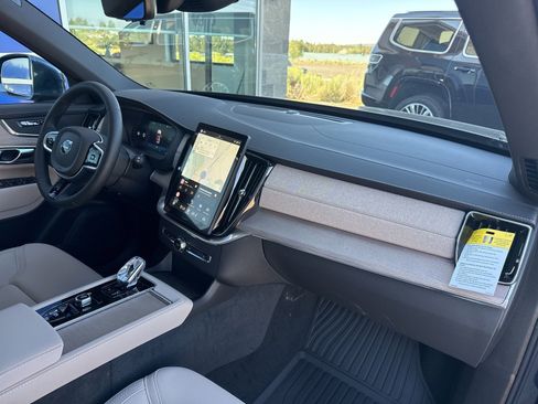 New 2026 Volvo XC90 B6 Core image 16