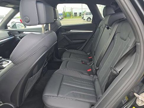 Used 2025 Audi Q5 2.0T Premium w/ Convenience Plus Package AWD/4WD image 3