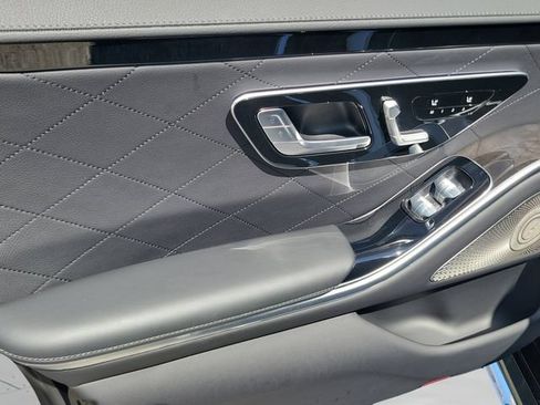 Used 2022 Mercedes-Benz S 580 4MATIC Sedan w/ AMG Line Package image 19