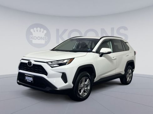 Used 2025 Toyota RAV4 XLE FWD image 5