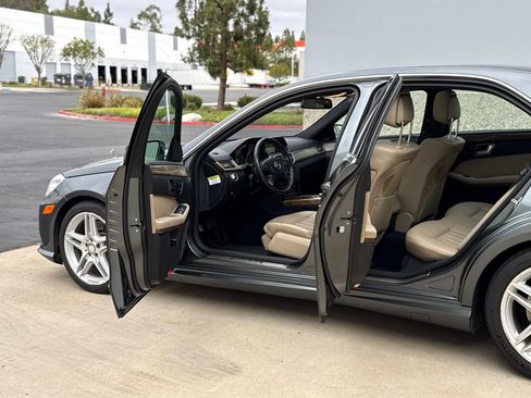 Used 2011 Mercedes-Benz E 550 Sedan image 21