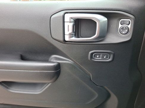 Used 2021 Jeep Wrangler Unlimited Rubicon image 12