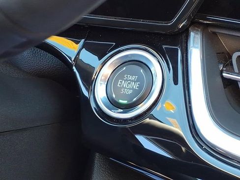 Used 2025 Chevrolet Trax RS image 12