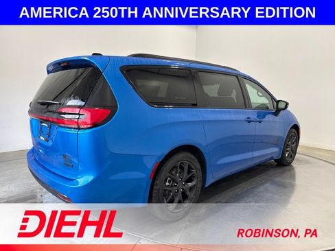 New 2027 Chrysler Pacifica Select FWD image 7