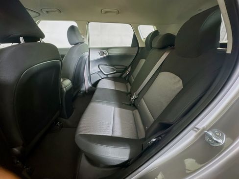 Used 2025 Kia Soul LX w/ LX Technology Package FWD image 27
