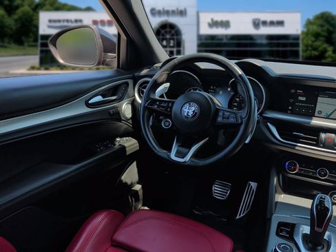Used 2023 Alfa Romeo Stelvio Veloce AWD/4WD image 32