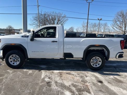 Used 2022 GMC Sierra 3500 Pro w/ Convenience Package image 4