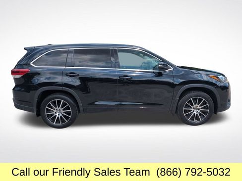 Used 2017 Toyota Highlander SE w/ Carpet Mat Package AWD/4WD image 7