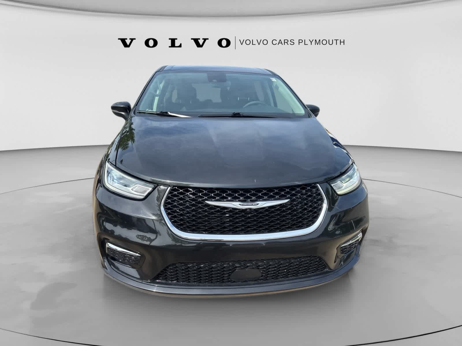 Used 2023 Chrysler Pacifica Touring-L FWD image 3
