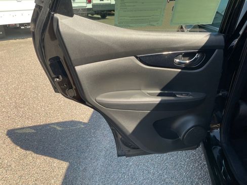 Used 2020 Nissan Rogue Sport SV image 19