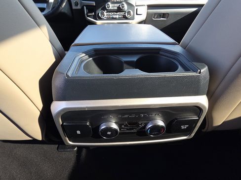 Used 2024 Ford Expedition Max XLT image 30