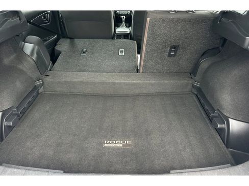 Used 2021 Nissan Rogue Sport S image 16