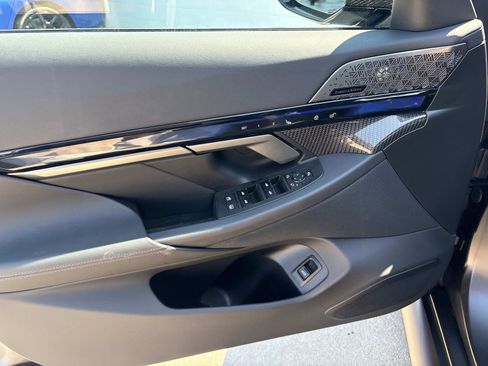 Used 2025 BMW M5 w/ Carbon Package image 21