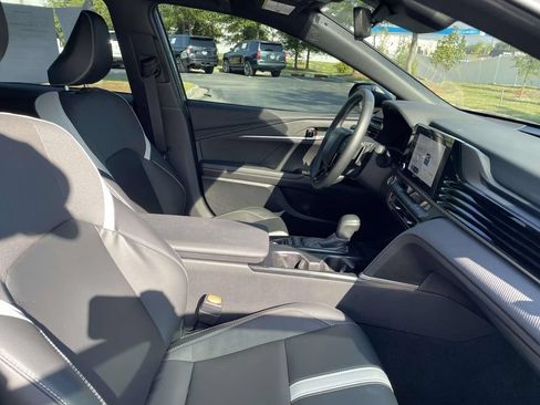Used 2025 Toyota Camry SE w/ Convenience Package FWD image 8