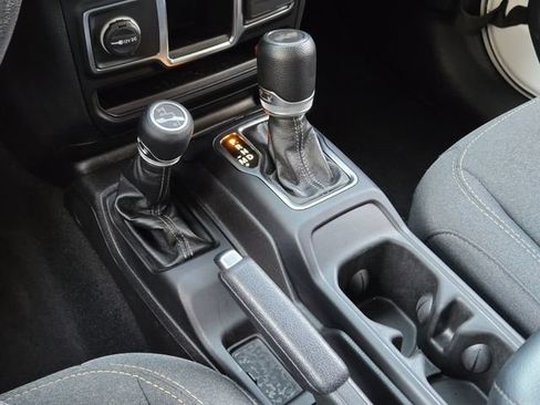 Used 2024 Jeep Wrangler Unlimited Sport AWD/4WD image 21