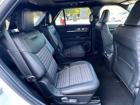 Used 2025 Ford Explorer ST AWD/4WD image 15
