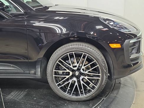 Certified 2026 Porsche Macan AWD/4WD image 11