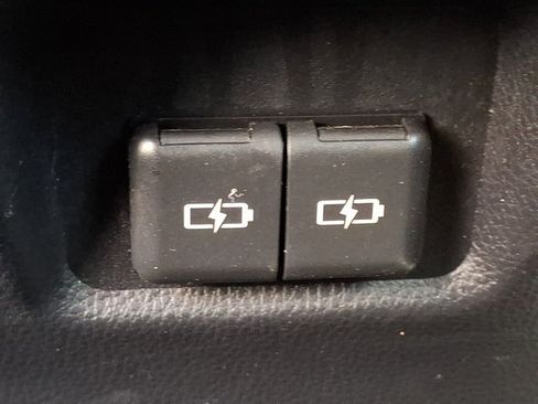 Used 2025 Toyota RAV4 XLE AWD/4WD image 11