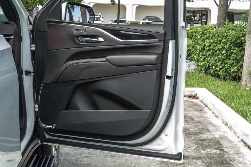 Used 2023 Cadillac Escalade ESV Sport Platinum w/ Heavy-Duty Trailer Package AWD/4WD image 34
