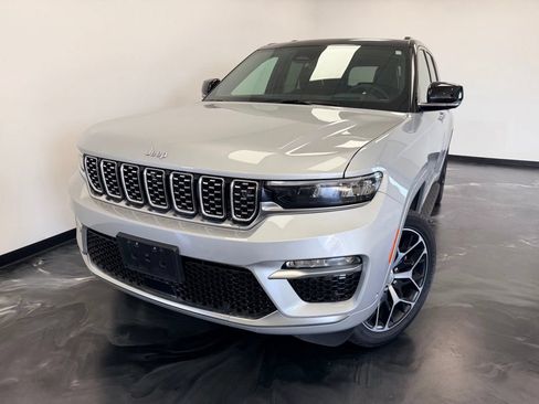 Used 2024 Jeep Grand Cherokee Summit AWD/4WD image 19