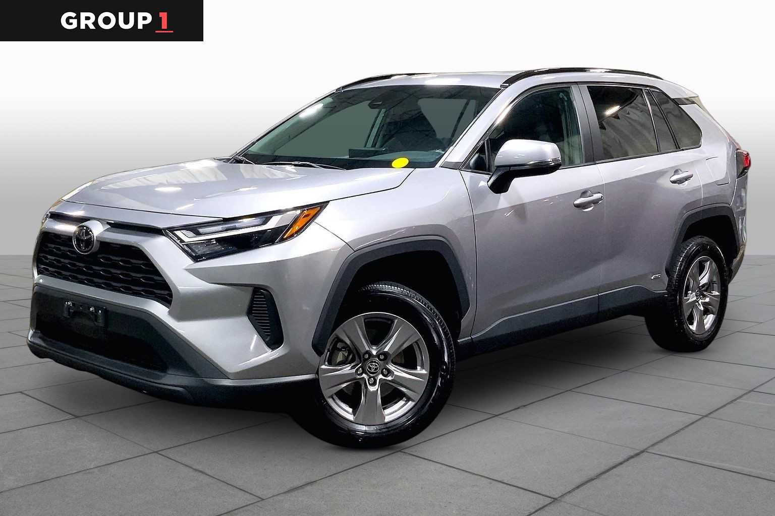 Used 2025 Toyota RAV4 XLE AWD/4WD image 1
