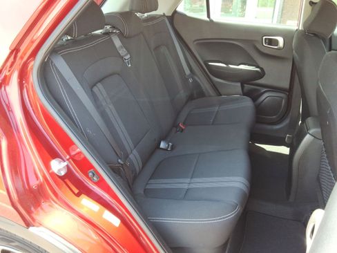 Used 2022 Hyundai Venue SEL FWD image 33