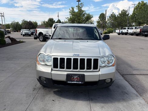 Used 2010 Jeep Grand Cherokee Laredo AWD/4WD image 9