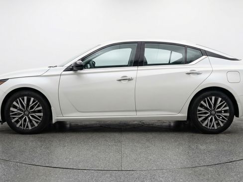 Used 2025 Nissan Altima 2.5 SV image 5