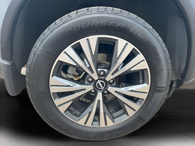 Used 2023 Nissan Rogue SV FWD image 11