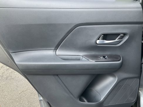 Used 2026 Nissan Kicks SR w/ Cold Weather Package image 34