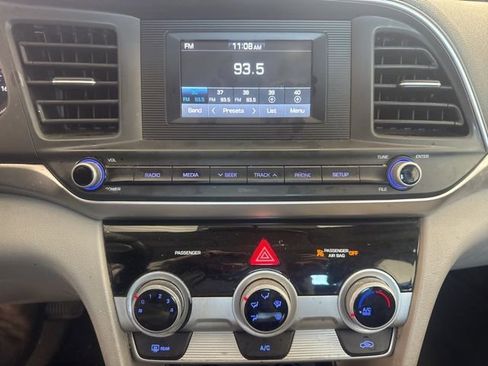 Used 2019 Hyundai Elantra SE image 13
