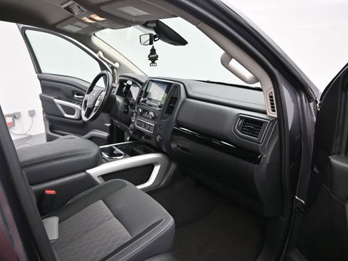 Used 2024 Nissan Titan SV w/ SV Convenience Package image 7