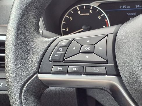 Used 2025 Nissan Altima 2.5 SV FWD image 16