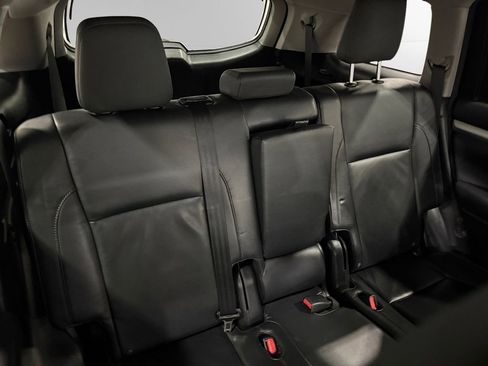Used 2016 Toyota Highlander XLE image 19