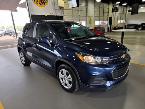 Used 2018 Chevrolet Trax LS w/ LPO, Cargo Package FWD image 33